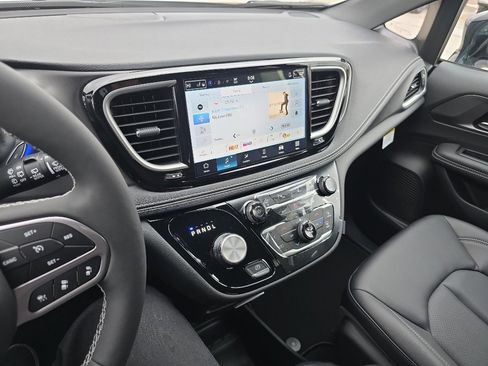 New 2026 Chrysler Pacifica Select image 12