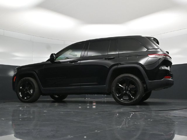 Used 2023 Jeep Grand Cherokee Limited w/ Black Appearance Package AWD/4WD image 61