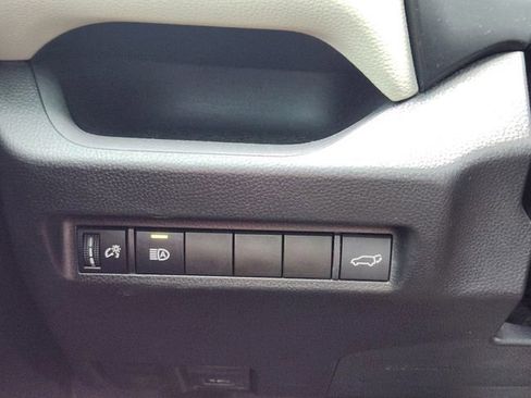 Used 2021 Toyota RAV4 XLE w/ Convenience Package image 23