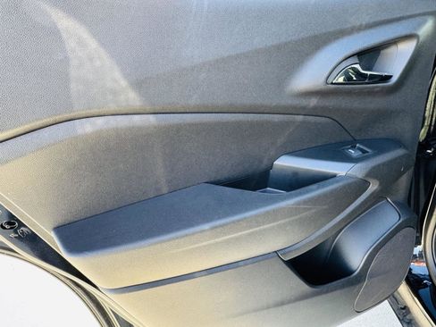 Used 2025 Chevrolet Trax LT w/ LT Convenience Package image 23