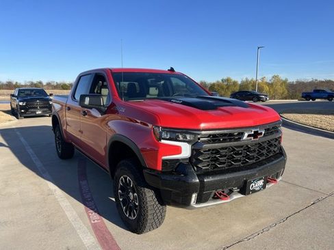 Used 2024 Chevrolet Silverado 1500 ZR2 w/ Technology Package image 2