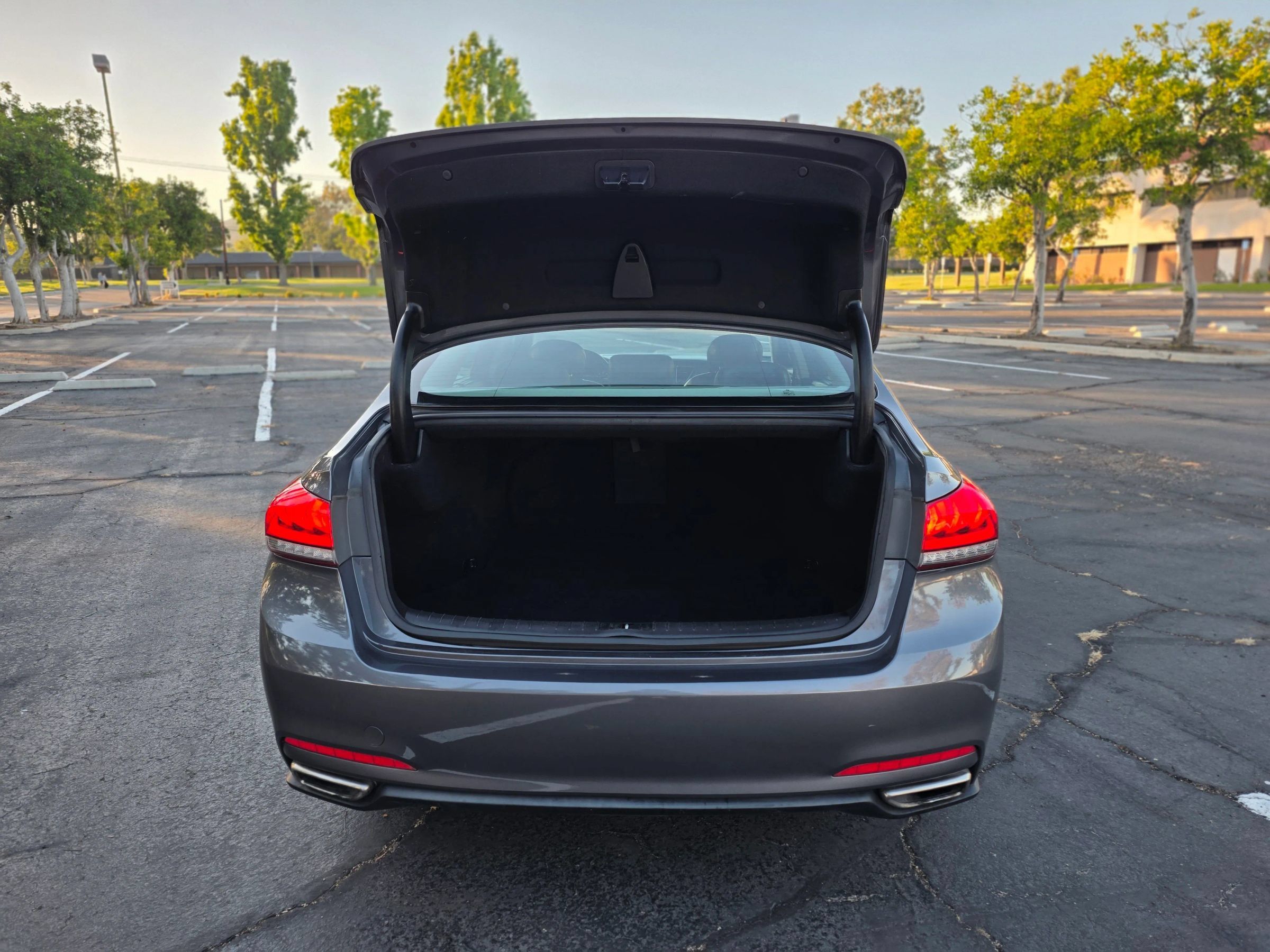 Used 2016 Hyundai Genesis 3.8 w/ Option Group 02 RWD image 10