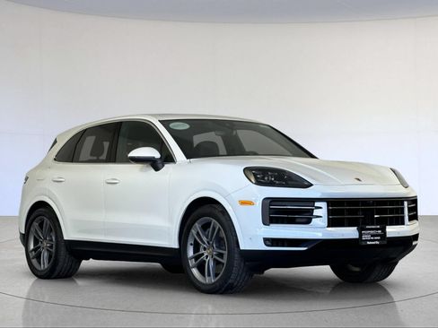 Certified 2025 Porsche Cayenne AWD/4WD image 10
