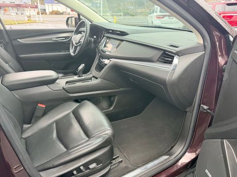 Used 2017 Cadillac XT5 Luxury image 28