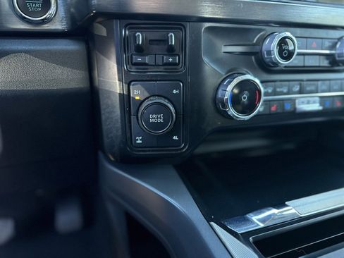 Used 2025 Ford F250 Lariat image 32