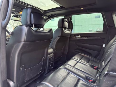 Used 2017 Jeep Grand Cherokee Overland w/ Jeep Active Safety Group AWD/4WD image 22