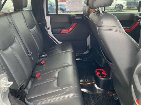 Used 2015 Jeep Wrangler Unlimited Sahara w/ Connectivity Group image 19