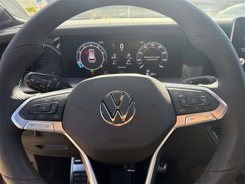 New 2026 Volkswagen Tiguan SE R-Line image 17