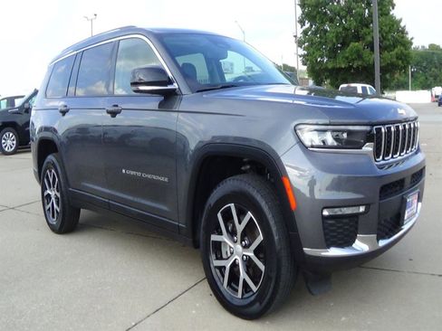 Used 2023 Jeep Grand Cherokee L Limited image 4