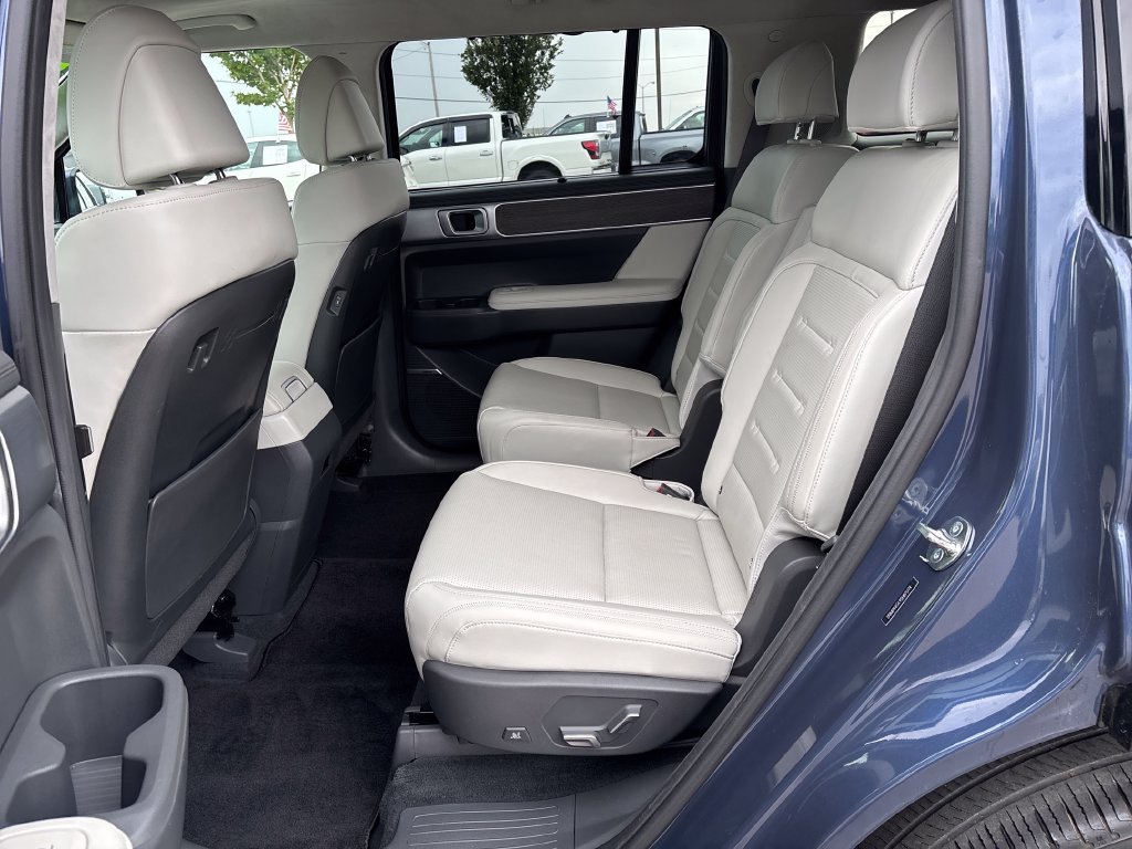 Used 2025 Hyundai Santa Fe Calligraphy w/ Tow & Go Package FWD image 30