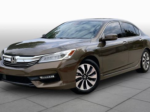 Used 2017 Honda Accord Touring image 1