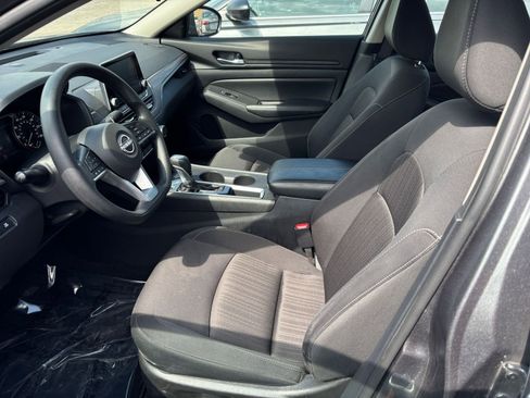 Used 2025 Nissan Altima 2.5 SV FWD image 27