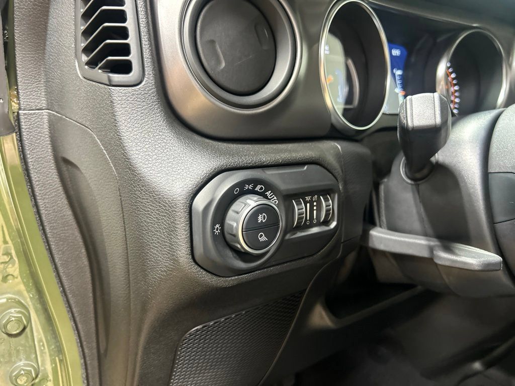Used 2021 Jeep Gladiator Sport AWD/4WD image 21