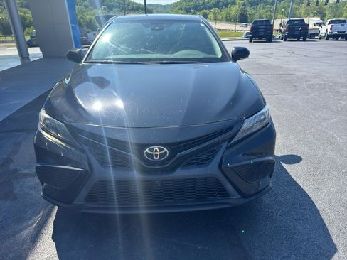 Used 2021 Toyota Camry SE w/ Cold Weather Package FWD image 2