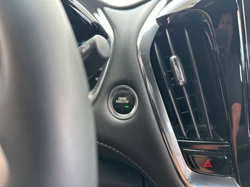 Used 2023 Chevrolet Traverse LT image 24