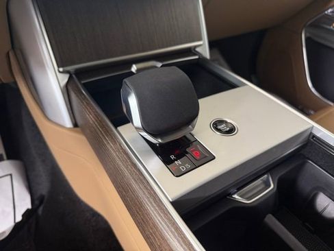 New 2025 Land Rover Range Rover Long Wheelbase SE image 35