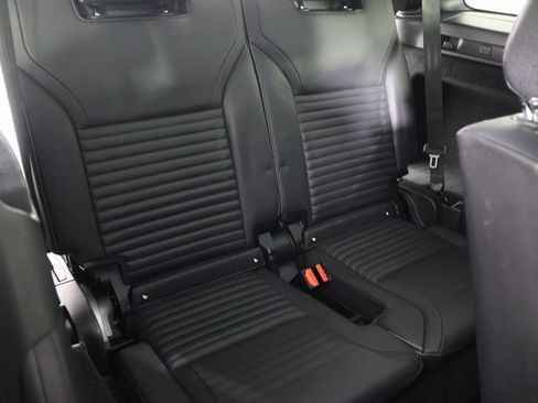 Used 2023 Land Rover Discovery S R-Dynamic image 24