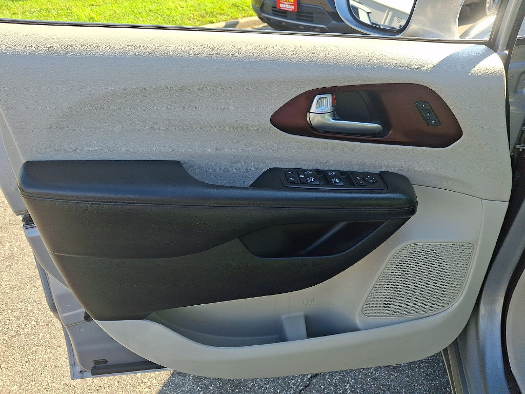 Certified 2020 Chrysler Pacifica Limited FWD image 12