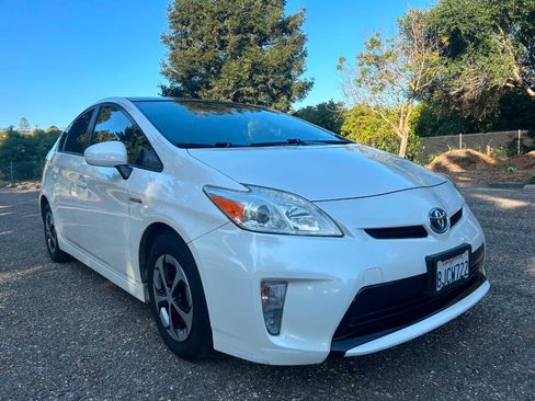 Used 2013 Toyota Prius Four w/ Deluxe Solar Roof Pkg FWD image 8