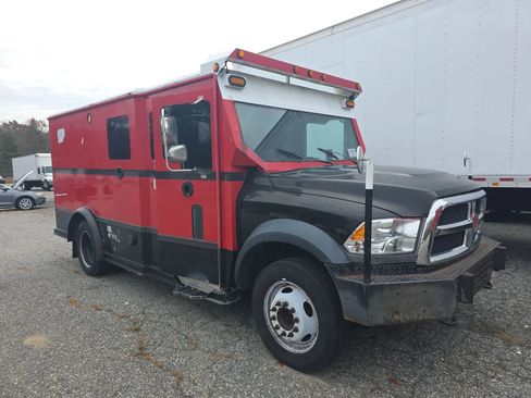 Used 2014 RAM 5500 Tradesman w/ Chrome Appearance Group RWD image 5