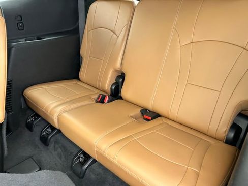 Used 2018 Buick Enclave Premium w/ LPO, Luxury Package FWD image 25