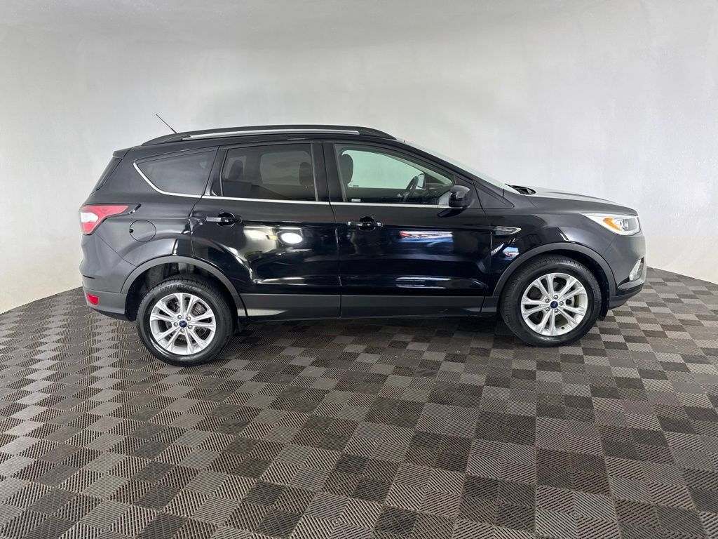 Used 2017 Ford Escape SE w/ Equipment Group 201A FWD image 4