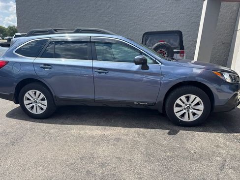 Used 2018 Subaru Outback 2.5i Premium AWD/4WD image 2