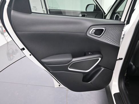 Certified 2025 Kia Soul LX w/ LX Technology Package FWD image 14
