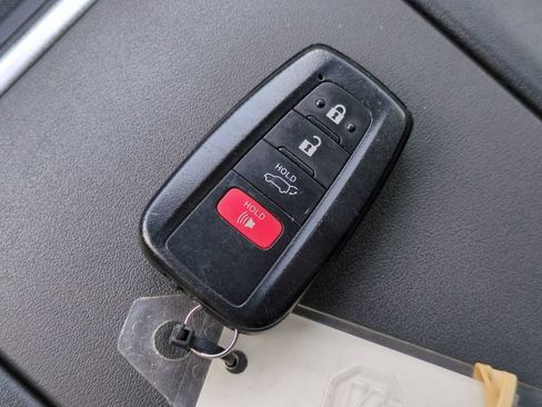 Used 2023 Toyota Highlander XLE FWD image 27