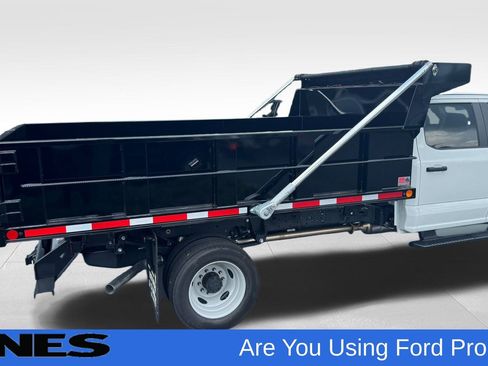 New 2025 Ford F450 XL w/ XL Chrome Package image 9