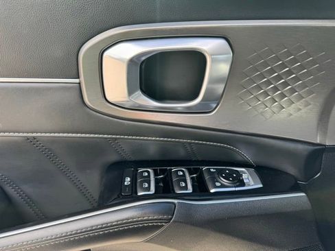 Used 2022 Kia Sorento SX image 11