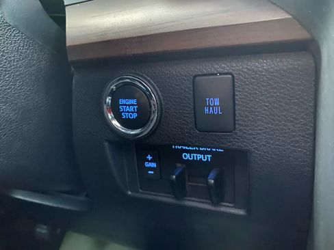 Used 2020 Toyota Tundra Limited image 21