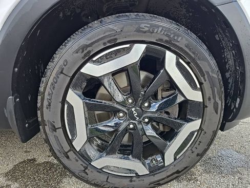 Certified 2024 Kia Telluride S w/ S Sunroof Package AWD/4WD image 9
