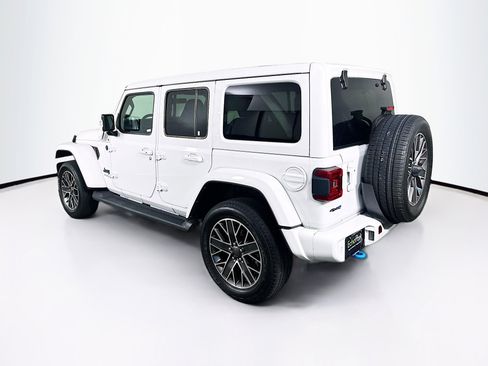 Used 2022 Jeep Wrangler Unlimited Sahara AWD/4WD image 5