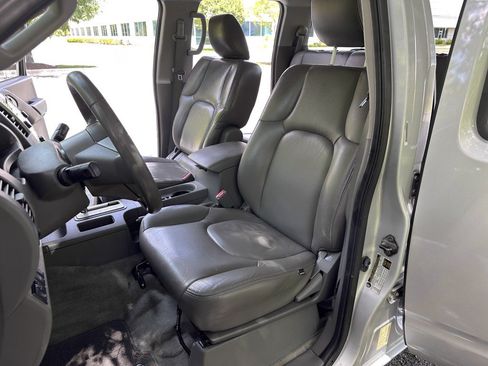 Used 2013 Nissan Frontier SV AWD/4WD image 16