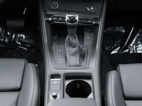 Certified 2024 Audi Q3 2.0T Premium image 16