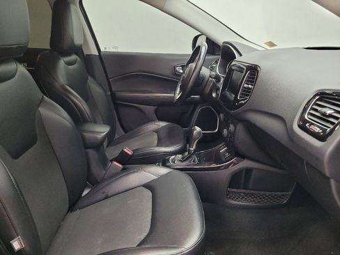 Used 2019 Jeep Compass Latitude FWD image 21