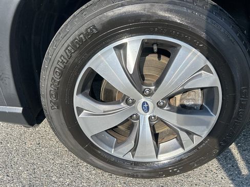 Used 2019 Subaru Ascent Premium AWD/4WD image 7