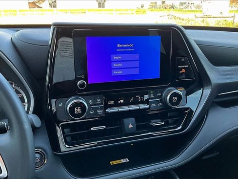 Used 2023 Toyota Highlander XSE image 6