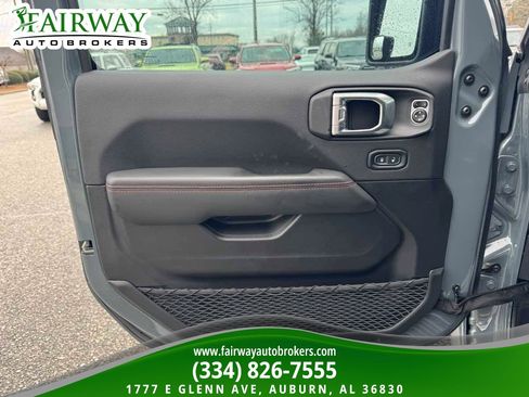 Used 2025 Jeep Gladiator Rubicon w/ Convenience Group AWD/4WD image 33