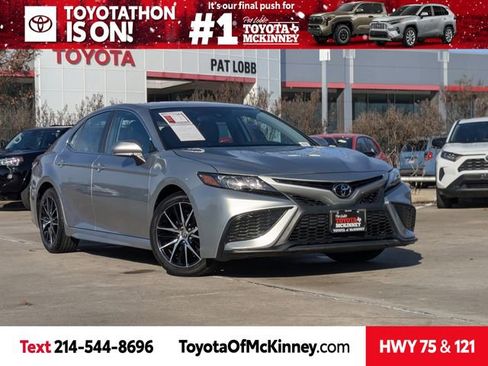 Used 2024 Toyota Camry SE image 1