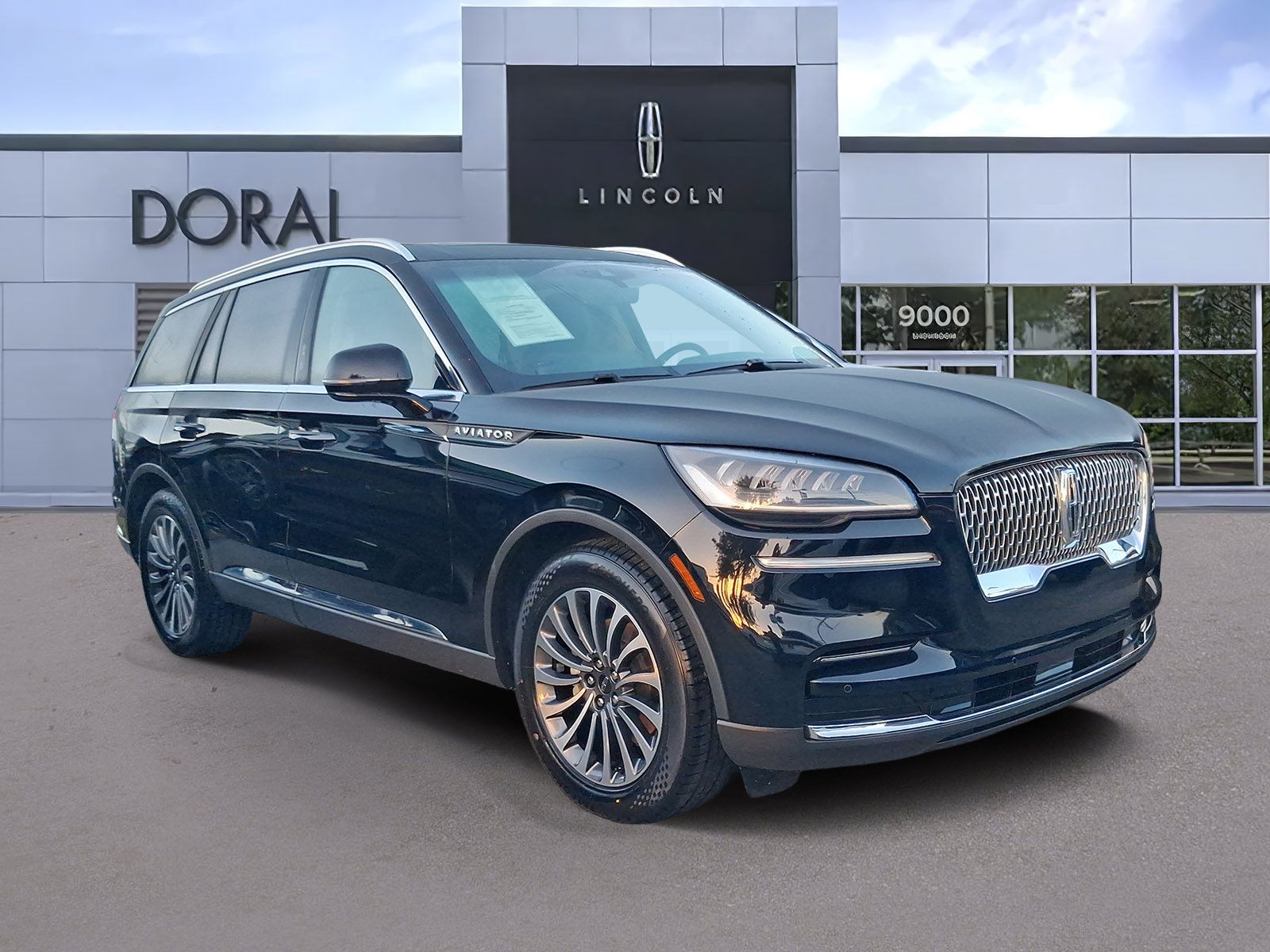 Certified 2023 Lincoln Aviator 2WD w/ Premium Package image 1