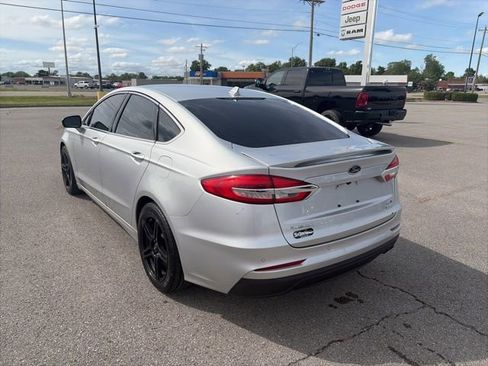 Used 2019 Ford Fusion SEL FWD image 4