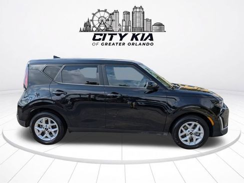 Certified 2025 Kia Soul LX w/ LX Technology Package FWD image 7