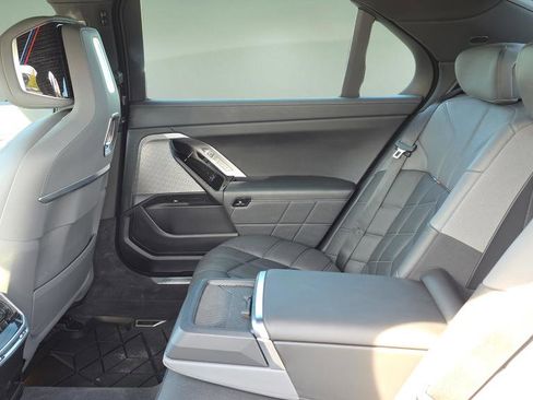 Used 2025 BMW 760i xDrive w/ Premium Package AWD/4WD image 31
