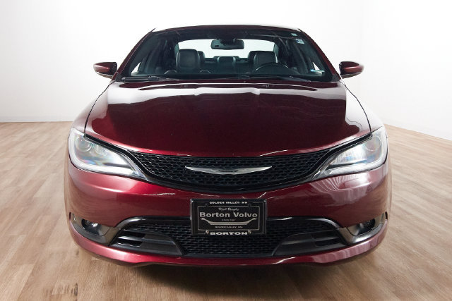 Used 2016 Chrysler 200 S w/ Comfort Group AWD/4WD image 2