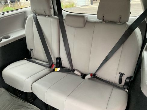 Used 2015 Toyota Sienna AWD image 35