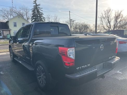 Used 2017 Nissan Titan SL image 5