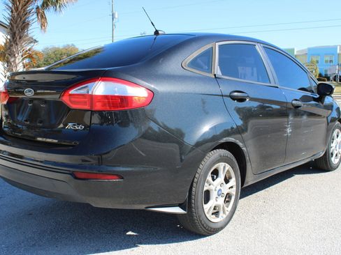 Used 2015 Ford Fiesta SE image 4