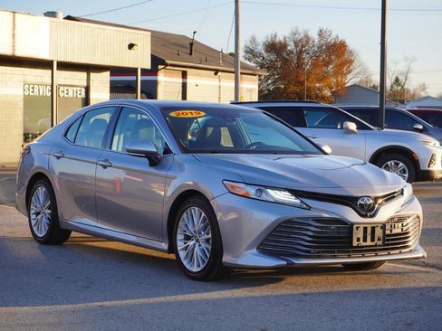 Used 2019 Toyota Camry XLE image 9